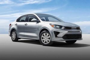 2022 Kia Rio in Sunny Weather