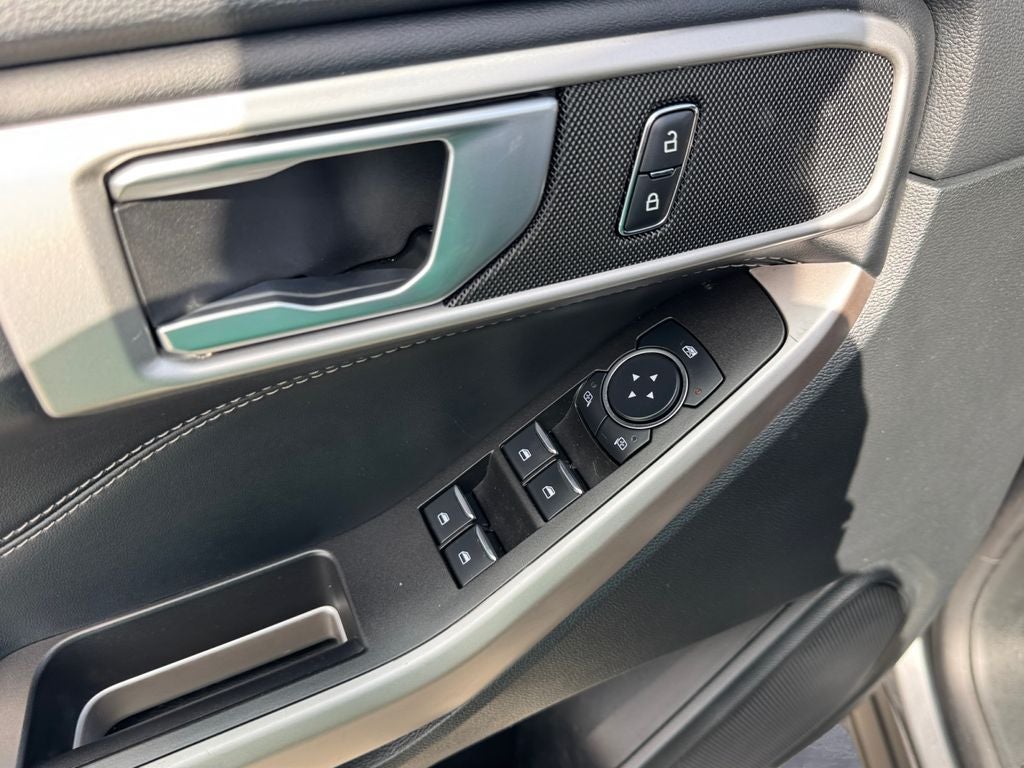 2023 Ford Explorer XLT 202 Group