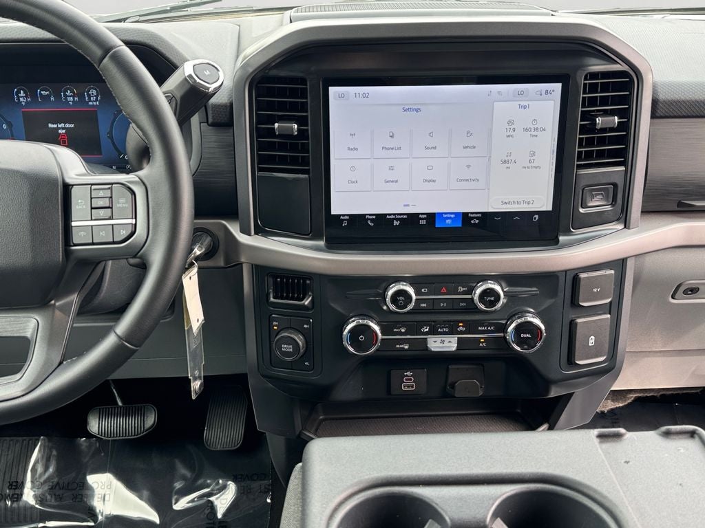 2025 Ford F-150 XLT 5.0 L V8