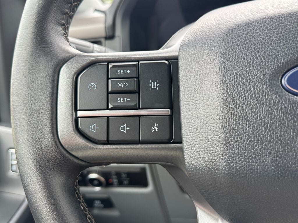 2025 Ford F-150 XLT 5.0 L V8