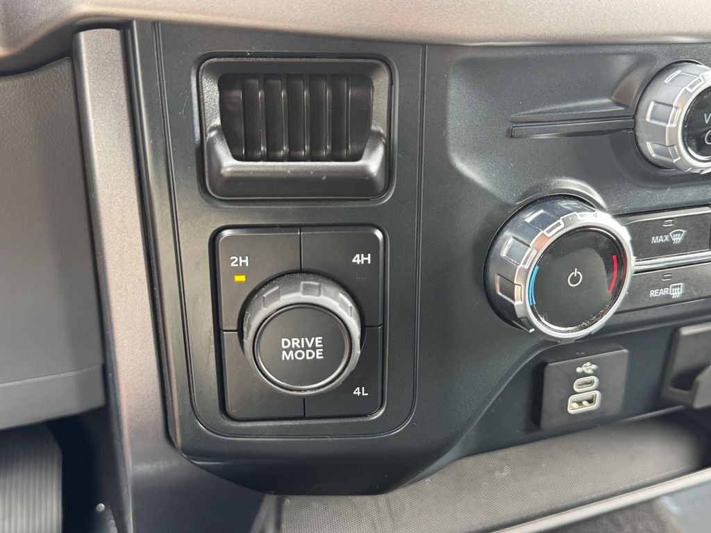2025 Ford F-150 XLT 5.0 L V8