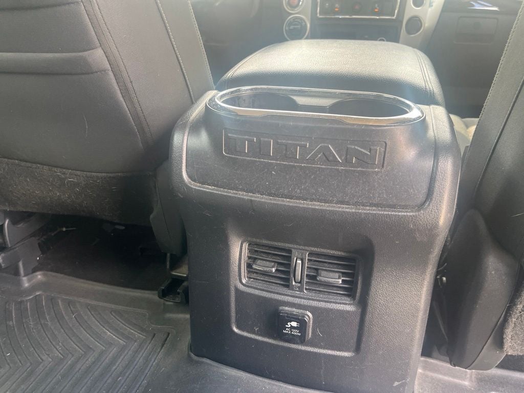 2017 Nissan Titan SV