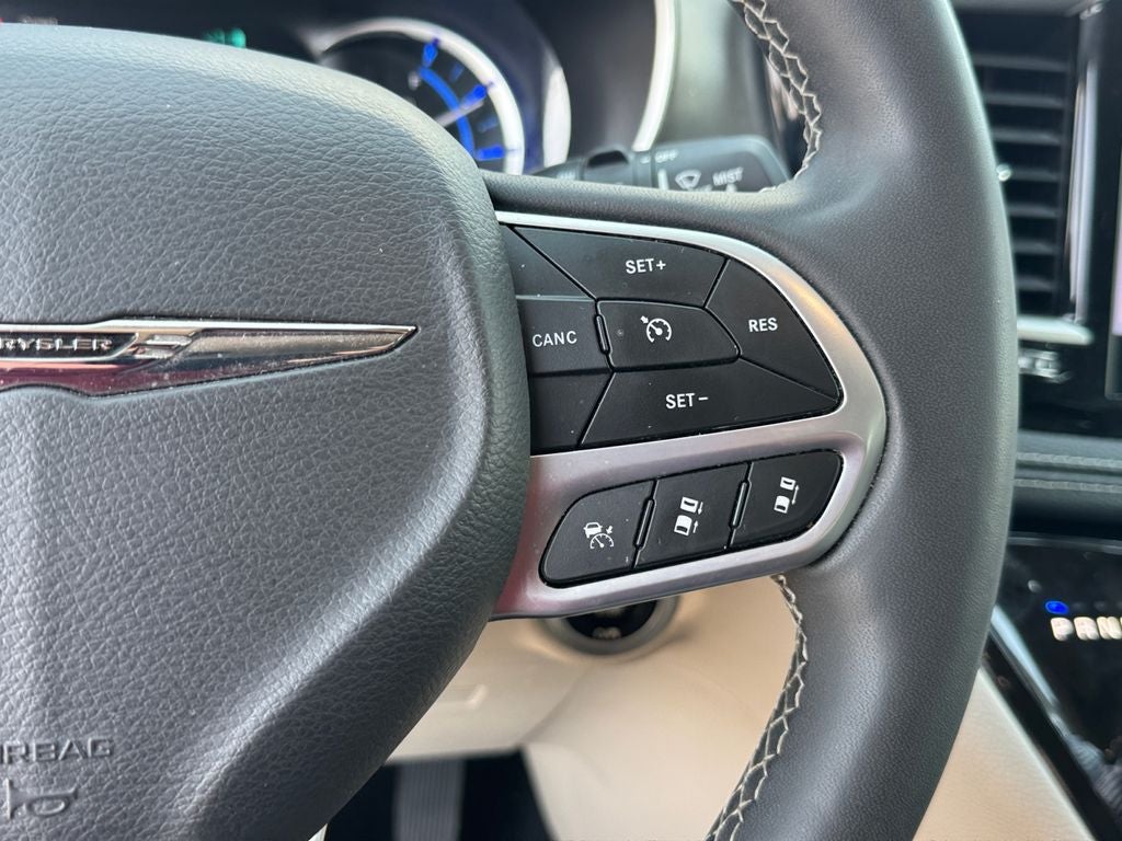2023 Chrysler Pacifica Hybrid Touring L