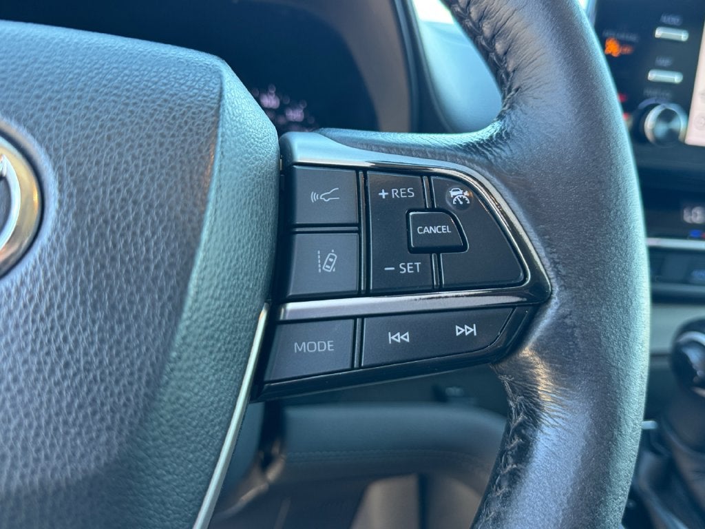 2022 Toyota Sienna XLE 7 Passenger