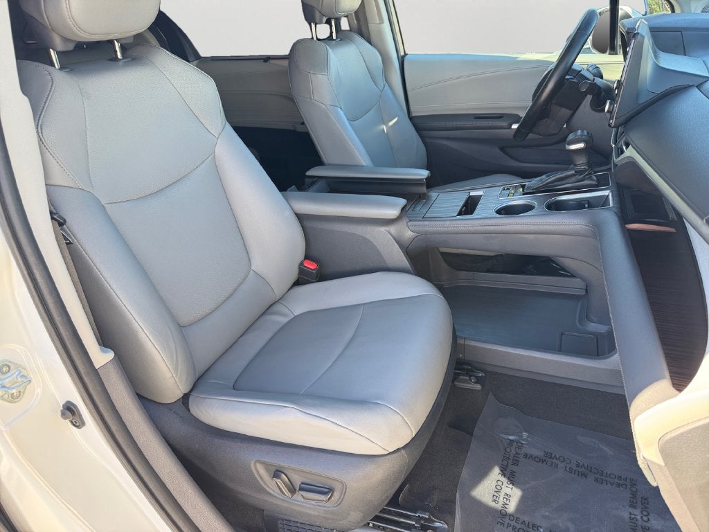 2022 Toyota Sienna XLE 7 Passenger