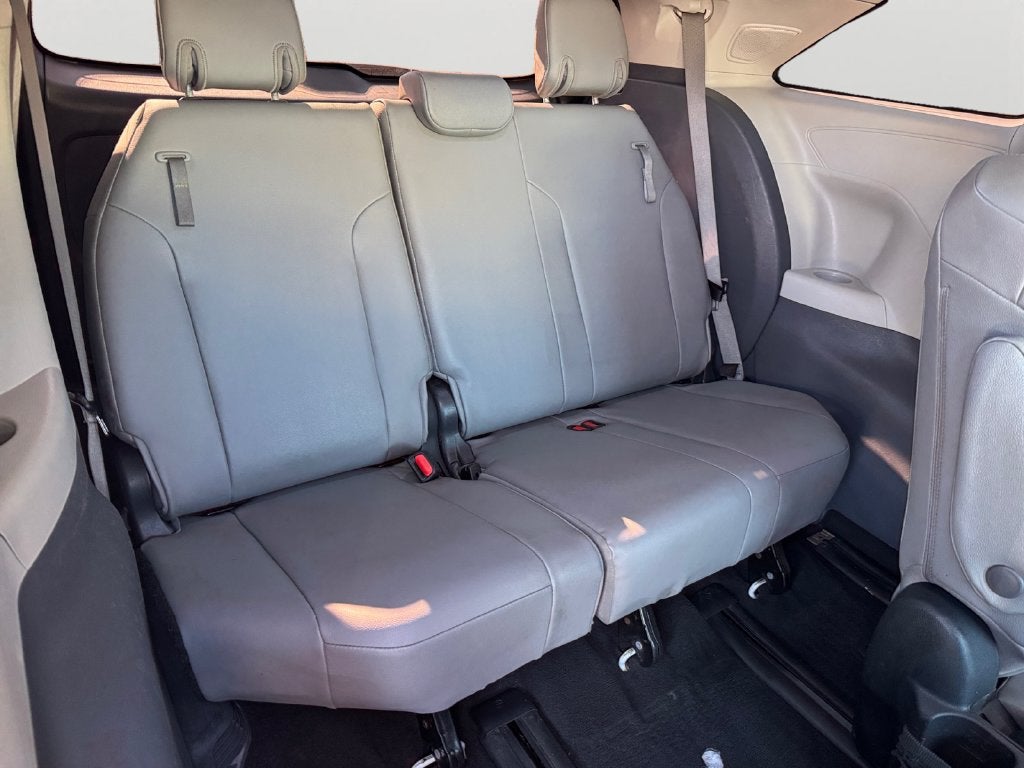 2022 Toyota Sienna XLE 7 Passenger